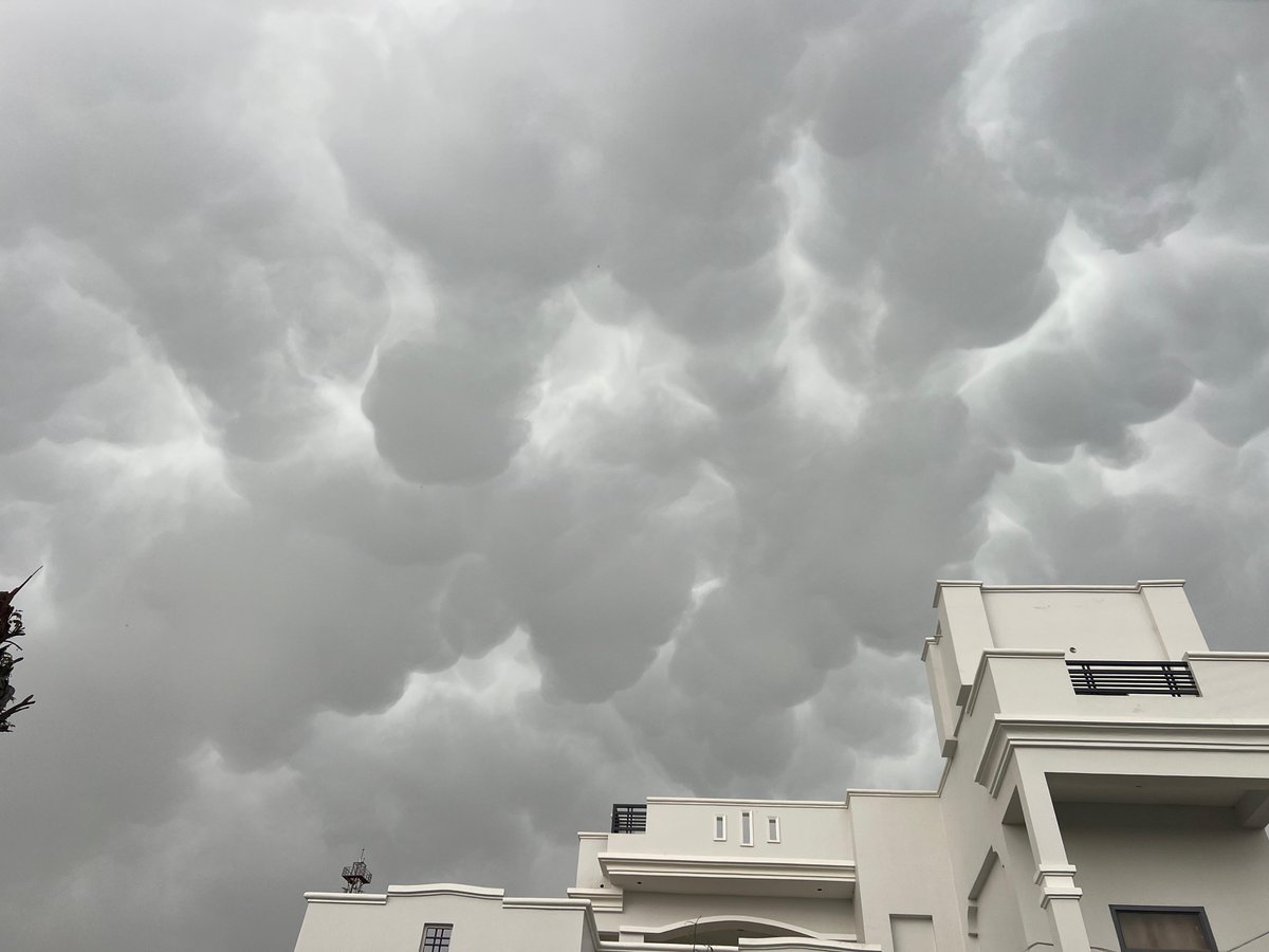 Sushil Godara just shared an incredible snap of Mammatus clouds with us! 🌥️ Got any cool weather photos? 

We'd love to see them. Share yours now! weatherandradar.in/upload/

#WeatherWonders