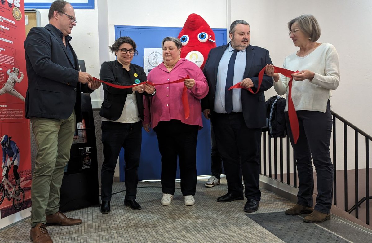 Inauguration des locaux du @CROS_BFC (Comité régional olympique et sportif) au sein du #crepsdijon aujourd'hui en présence de Chrystel Marcantognini, présidente du CROS en présence @EelvSarah , vice-présidente de la Jeunesse, de la Vie associative, de la citoyenneté à la Région.