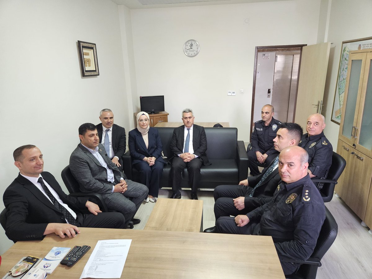 Tarsus Kaymakamı Mehmet Ali AKYÜZ, Cuma Buluşmaları kapsamında Benli Şehit Muhittin Kılıç Polis Merkezi Amirliğini ziyaret etti.