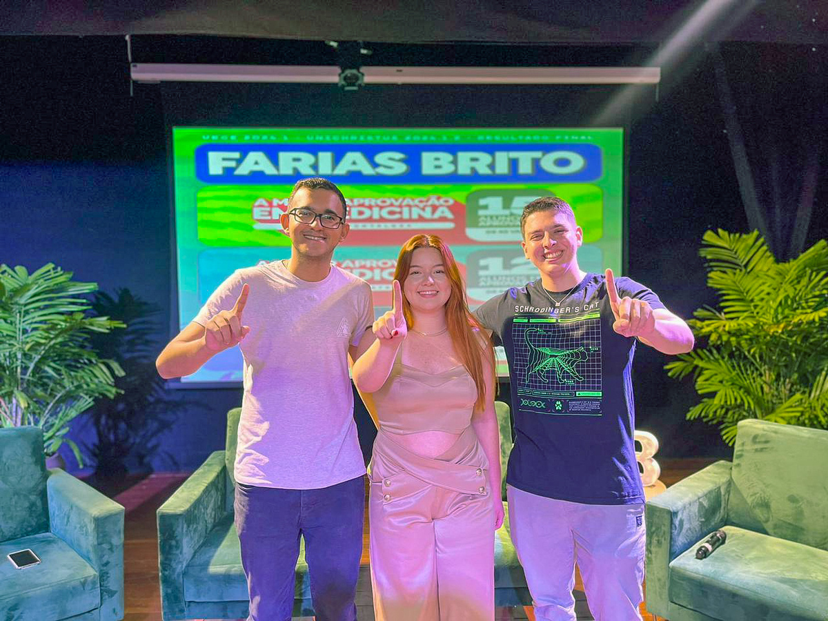 fariasbrito's tweet photo. Ontem, dia 04 de abril, nossos ex-alunos FB, que agora são estudantes de Medicina, realizaram um bate-papo com os alunos do nosso cursinho FB Med. Foi um momento bastante interativo, marcado por uma troca de experiências e dicas para aqueles que sonham com a aprovação. https://t.co/vsU0VCSiN2