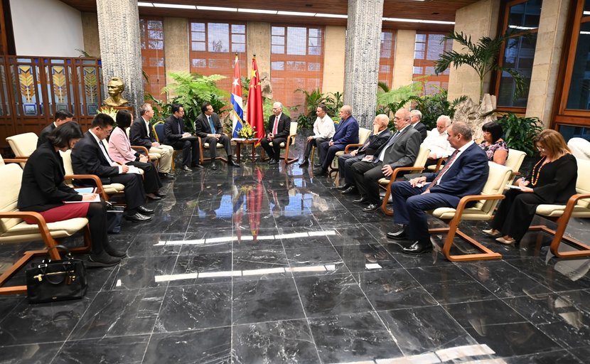 CubaMINREX's tweet photo. Una visita que ratifica el carácter especial de las relaciones entre #China 🇨🇳 y #Cuba 🇨🇺.

Recibió @DiazCanelB al compañero Luo Zhaohui, presidente de la Agencia de Cooperación Internacional para el Desarrollo de China, y la delegación que lo acompaña.

🔗https://t.co/jtynNNtPqd https://t.co/FzcngstoTj