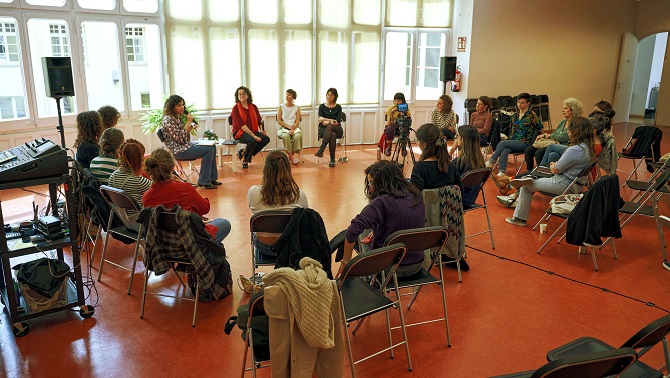 📻 Aquest divendres, a les 18h:

🔺Entrevistem el grup A Woman dressed in green liderat per Magda Garre (<a href="/liceu1837/">Fundació Conservatori Liceu</a> ) i Josep Maria Vilar, <a href="/ingridpujol/">Íngrid</a> i <a href="/Ggrejo/">Joan Codina Vila</a> 

🔺El nou disc de <a href="/casse_eva/">Eva del Campo Cassé</a> 

🔺La nova edició de Ressonàncies 

En directe!