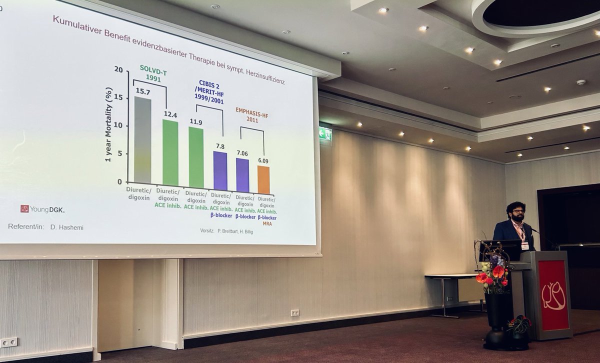 @DjawidHashemi gibt einen Überblick über Landmark Trials in der #Herzinsuffizienz. Wer in der Facharztprüfung glänzen will oder einfach Herzinsuffizienztherapie verstehen will kommt in Saal 8. #DGKJahrestagung @Hannah_Billig_ @Kardiophil @MauraZylla @YoungDgk