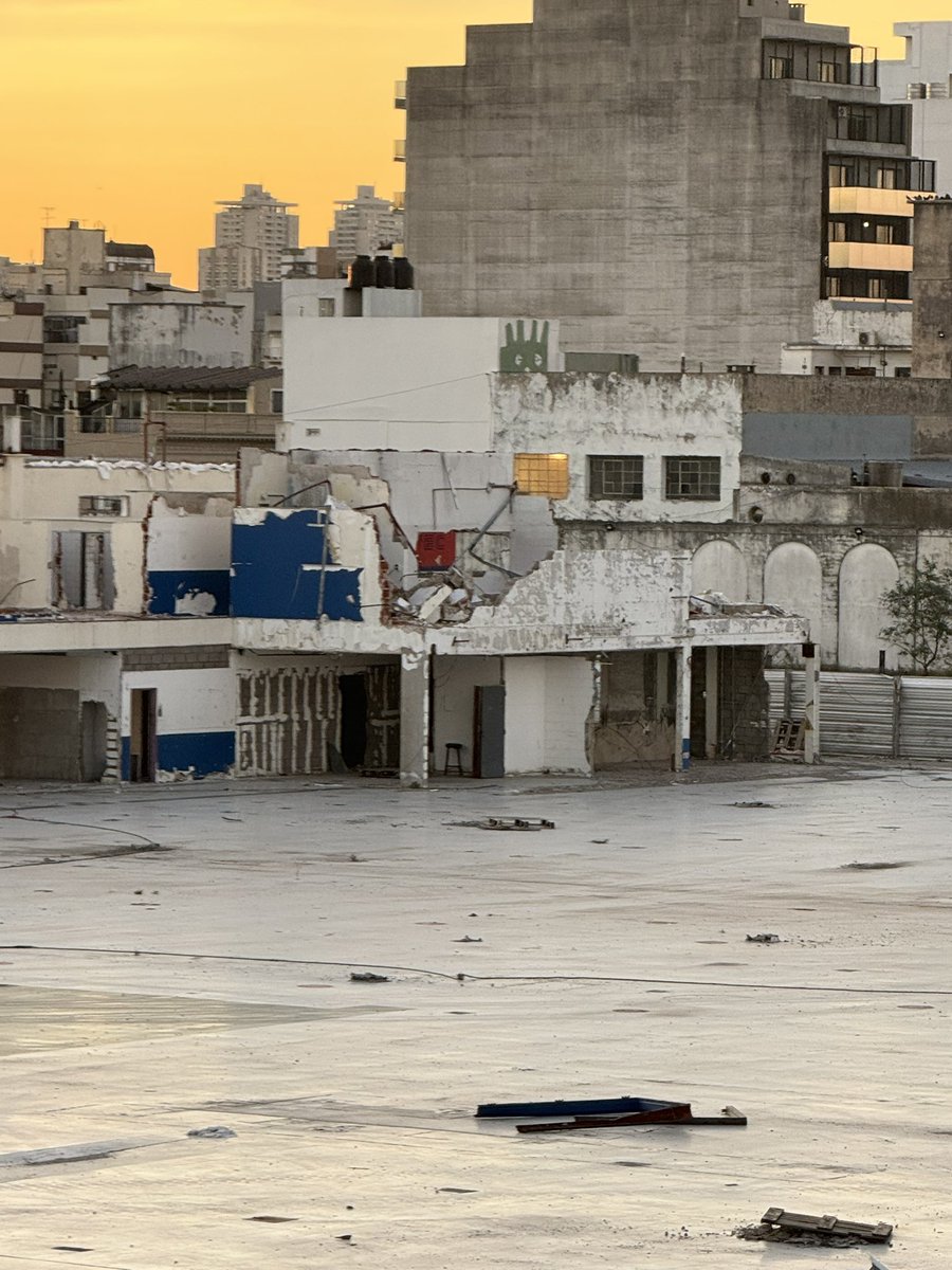 Pronto vamos a demoler 39 años del pasado para construir el futuro estadio. Es el destino de San Lorenzo en AvLP Seguimos luchando para el resurgimiento del club. #AvLaPlataNosEspera 💙♥️