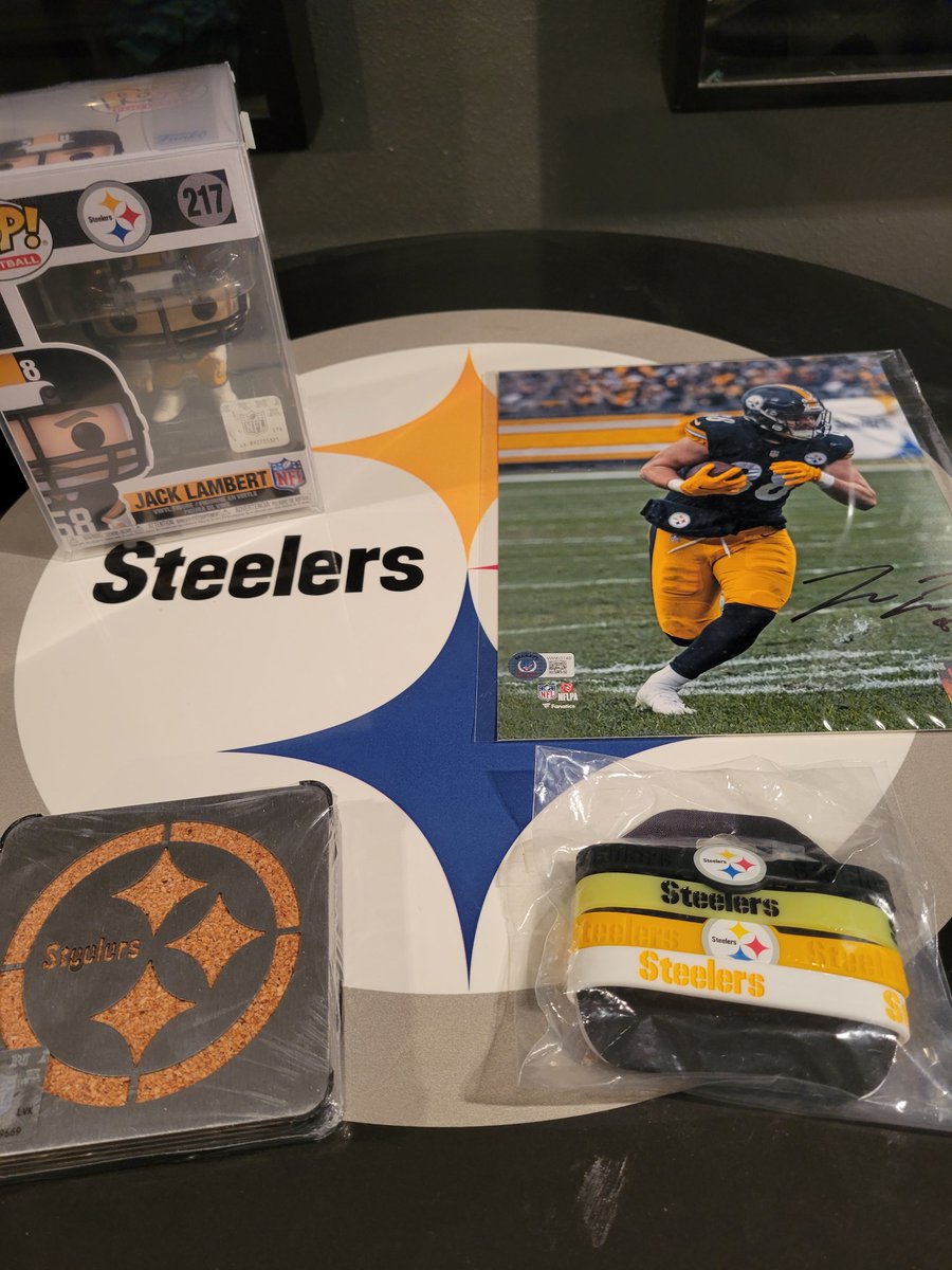 Just received my mystery gift from @Steelers508 plenty of awesome @Steelers stuff to add to the collection. Thank you 🔥🔥🔥 #HereWeGo