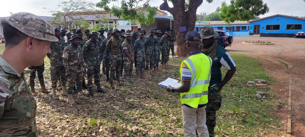 BPST_A's tweet image. 🪖Military Training in #Ghana 🇬🇭

Newly qualified military personnel joined the 8️⃣5️⃣1️⃣ Explosive Ordnance Disposal Regiment in the continuing C-#IED CMD Level 1-3 courses to the @GhArmedForces .

All training is by 🇬🇧 @33engrregt (EOD&amp;amp;S) and is supported by 🇬🇧 BPST(A).

#UKCSSF
