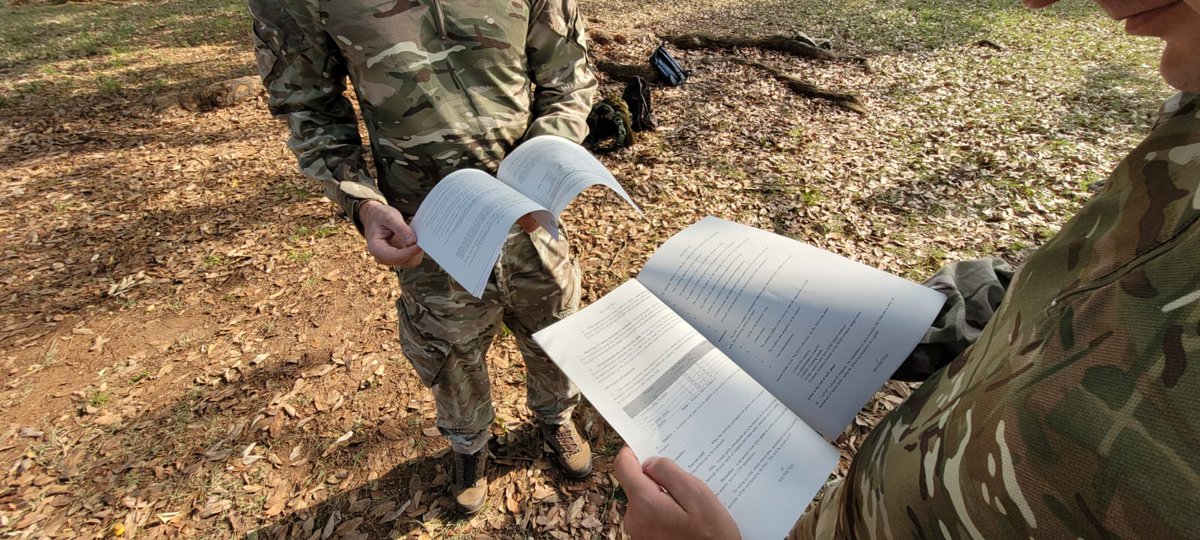 BPST_A's tweet image. 🪖Military Training in #Ghana 🇬🇭

Newly qualified military personnel joined the 8️⃣5️⃣1️⃣ Explosive Ordnance Disposal Regiment in the continuing C-#IED CMD Level 1-3 courses to the @GhArmedForces .

All training is by 🇬🇧 @33engrregt (EOD&amp;amp;S) and is supported by 🇬🇧 BPST(A).

#UKCSSF