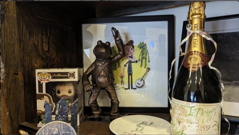 my pals at @littleshopofpin spotted my Jim Henson tribute in Brian Henson's office while on a visit. 🌈🐸