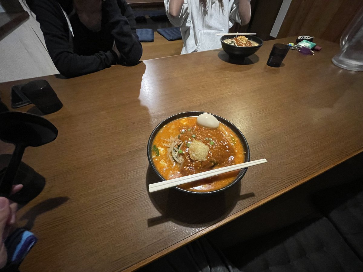 アメ車オーナーでもないのにアメ車ギャル達とラーメンに来ました^^ アメ車使っても女の子から相手されない皆様におかれましては^^