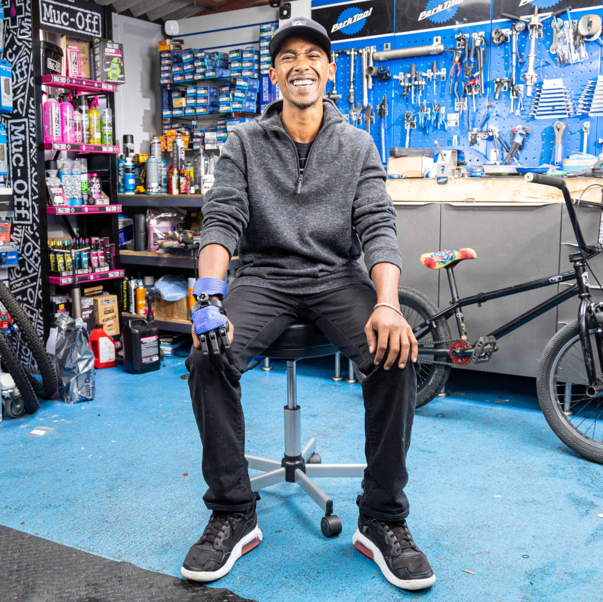 “When I put the Hero Gauntlet on, it’s instant confidence. I can walk down the road without feeling like I’m going to be judged badly.” This month we are celebrating resilience by sharing voices from our community. Here’s Mo’s story openbionics.com/hero-gauntlet-… #LLLDAM #LLLDAM2024