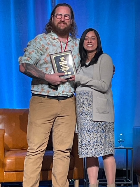 Congratulations to @TaniyaNagpal11 on receiving this year’s TOPS New Investigator Award for her outstanding contributions to research in the field of obesity, presented by OC’s Vice Chair @jacobshelley #sciencetosolutions #research #obesity #stigma #weightbias #mentalhealth