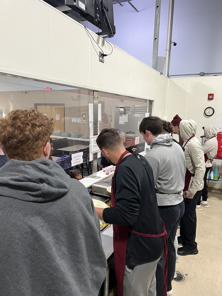 Team 2 @SalisburyBB walked it off this morning serving 58 food insecure members of our community at HALO. #servantleadership @SUSeaGulls @ABCA1945