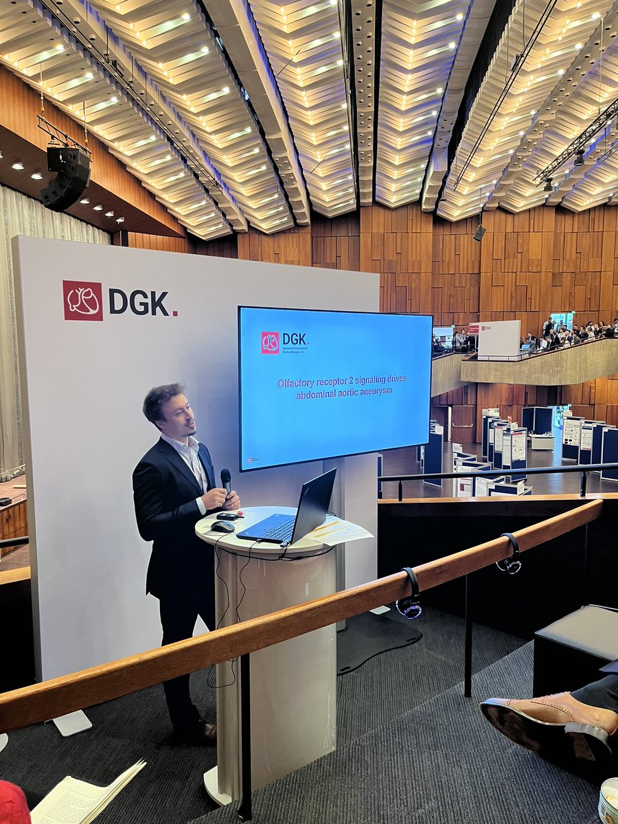 Proud PI moment, Patrik gave a fantastic presentation at #dgk on his project investigating the relevance of an olfactory receptor for AAA formation, congratulations. Stay tuned for many more exciting observations he made @trr259 @YoungDgk @DGK_org @AG4_DGK
