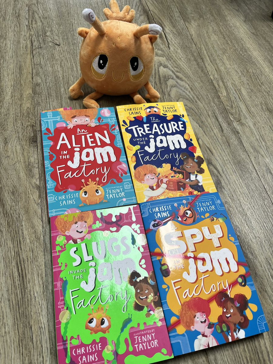Just as my @Waterstones copy of A Spy in the Jam Factory arrives, I get a lovely gift from @WalkerBooksUK of book 4 + our own Fizzbee 😍 My eldest adores this series too so is thrilled. Her collection is complete! Thank you 🤩 @CRSains @jennytaylordraw