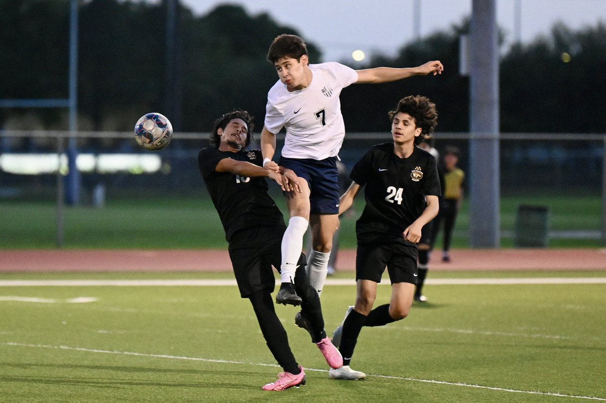 Alex Pena Alfaro 1st Team All District ⁦@CypressRidgeHS⁩