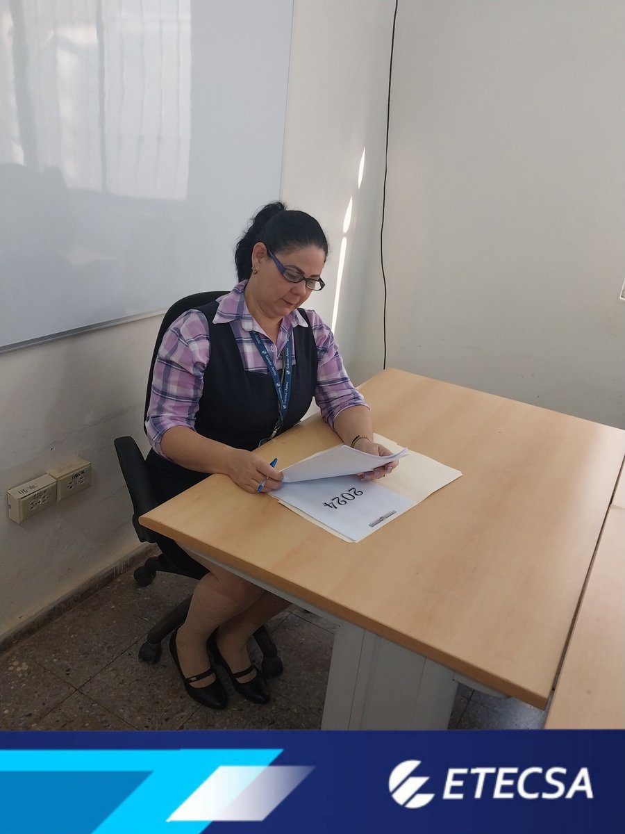 Nuestra #Especialista realizando la "Primera Conferencia de Control Interno" sobre el resumen de las actividades de prevención en la Empresa  de #Etecsa Año 2023