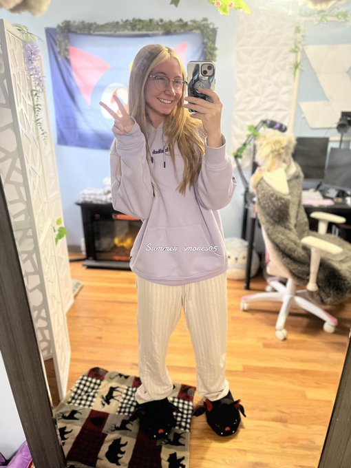 Gmorningggg I love post smiles &amp; slippers in the same photo! Happy Feral Friday cuties! 🥰&hearts;️ 🧛&zwj;♀️ https://t