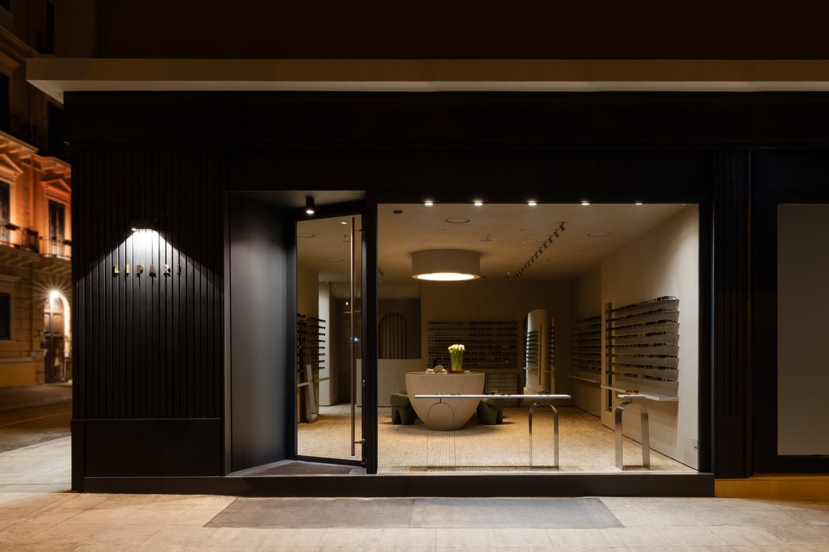MATTEOBRIONIsrl's tweet photo. Fine-grained clay finishing plaster TerraVista Smooth in Panna (cream) color for the Lipari eyewear boutique in Palermo. Prj: Vincenzo Pecoraro. Ph: @marsolo_ignazio 
#MATTEOBRIONI #otticaLipari #eyewearboutique #Palermo #claywall #clayplaster  #naturalclayplaster  #rawearth https://t.co/TxWwhKwOST