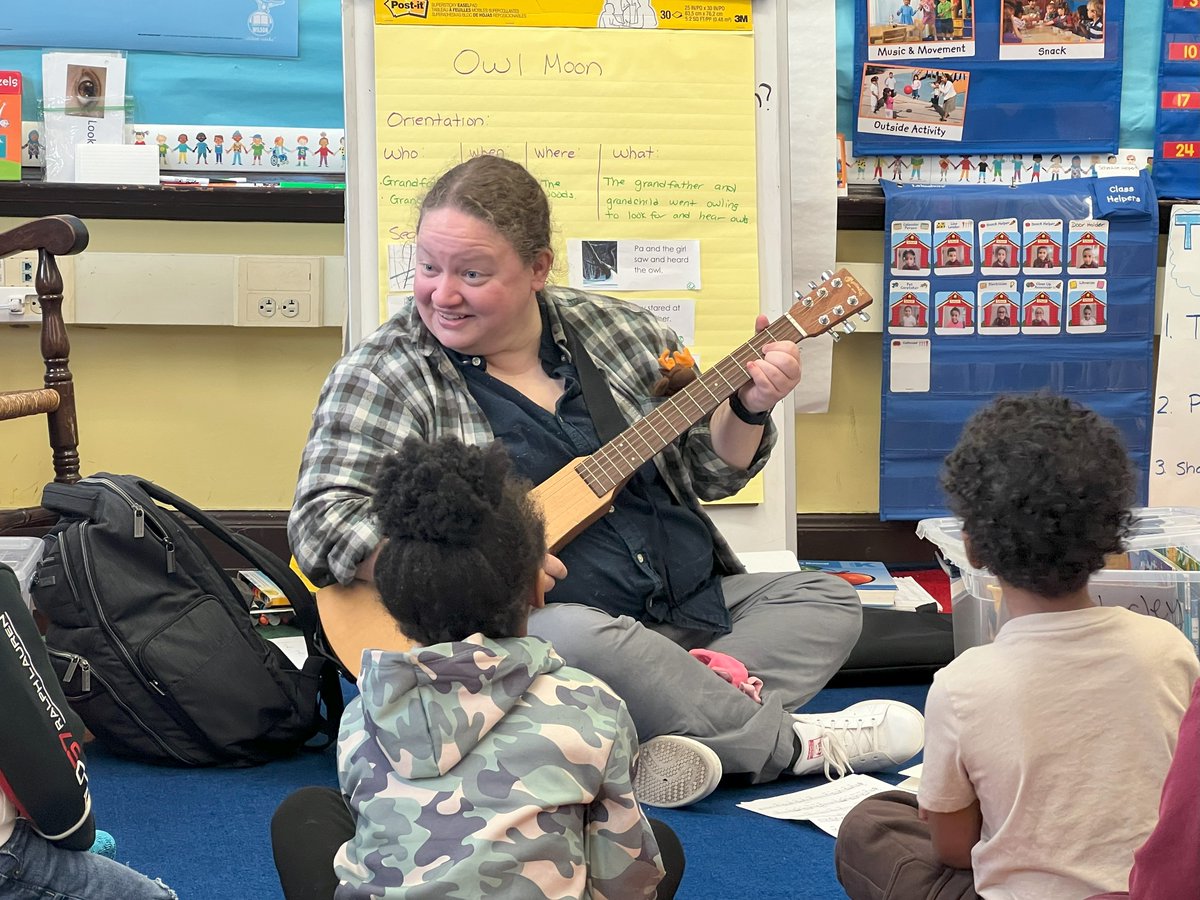 The kindergarten class at the Mason Elementary School livens up when @handelandhaydn visits to sing songs! Students are learning notes and even writing their own songs! This foundation work helps students to prepare for singing in tune and with accuracy. #BPS4All #artsed