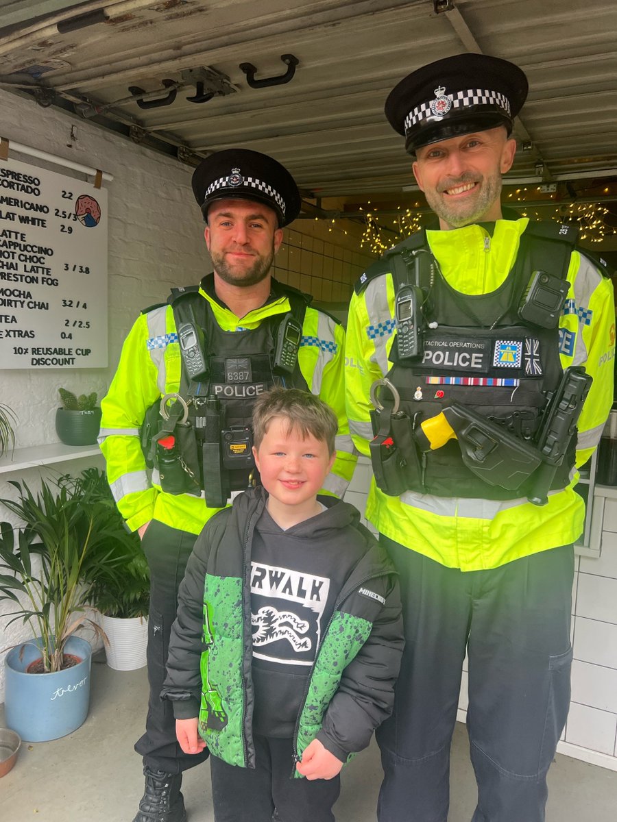 PC Pearson and PC Baxendale have been patrolling around the city centre and neighbourhoods engaging with the locals. They were lucky enough to meet a lovely young chap who was super happy he got to meet two Policemen! Hopefully he enjoyed his doughnut. #OPCENTURION