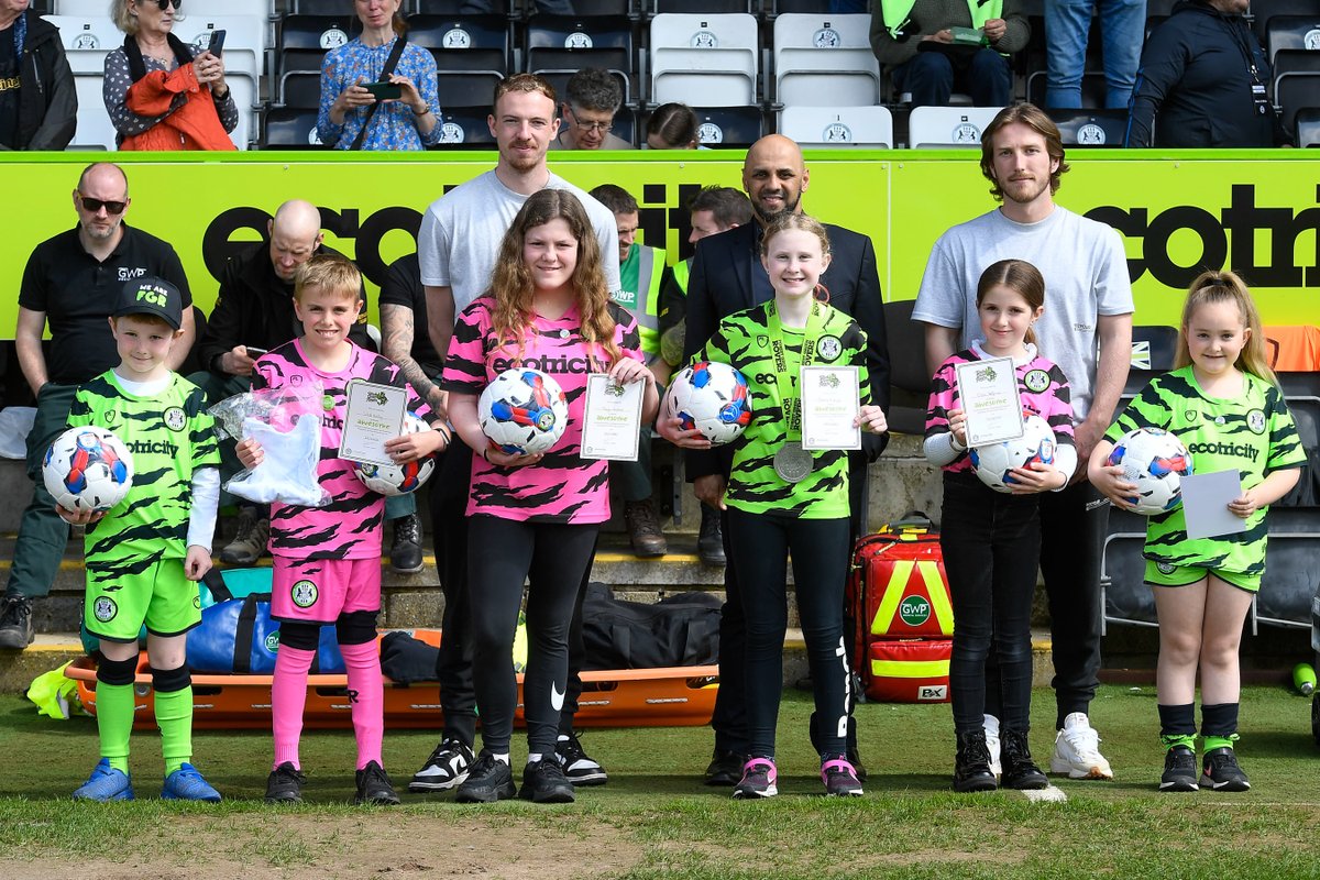 We've been back on the pitch with @FGRFC_Official for another season!⚽ 💚💙 Check out our latest article to see how Grundon and @FGRFC_Official have been teaming up to tackle sustainability: grundon.com/grundon-renews…