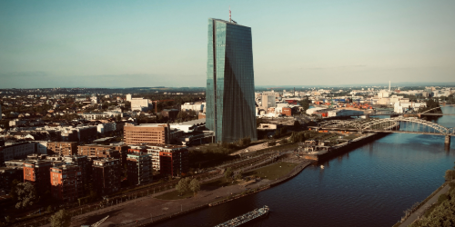 Wann kommt die Zinswende?
Im  Spätsommer 2023 endete der Zinserhöhungszyklus. Seither verhalten sich  die meisten Notenbanken abwartend. Doch langsam kommt Bewegung in die  Geldpolitik. flossbachvonstorch.de/de/impulse/art…