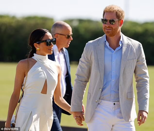 Would venture to say Meghan Markle is our best-dressed American—glad these two lovebirds are stateside where they belong 🇺🇸🇺🇸