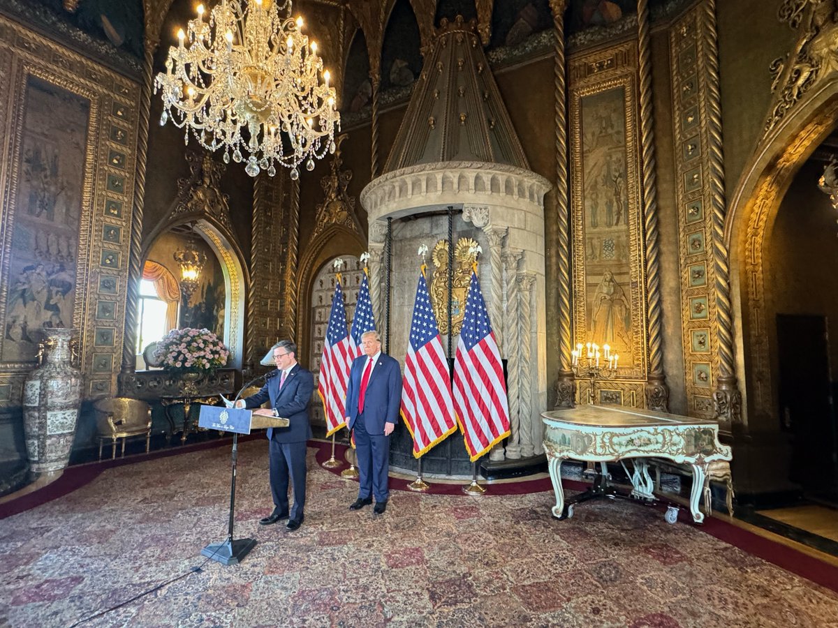 What Trump said about ousting Mike Johnson from the speakership, FISA and Ukraine aid in @PunchbowlNews PM. More from @AndrewDesiderio at Mar-a-Lago, @JakeSherman and @bresreports: punchbowl.news/archive/41224-…