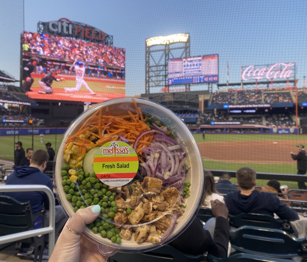 Fresh salads + @Mets baseball = perfect Friday night at @citifield! Who agrees!? ⚾️🥗👏 #MelissasProduce #StadiumFood #HealthyOptions #LGM