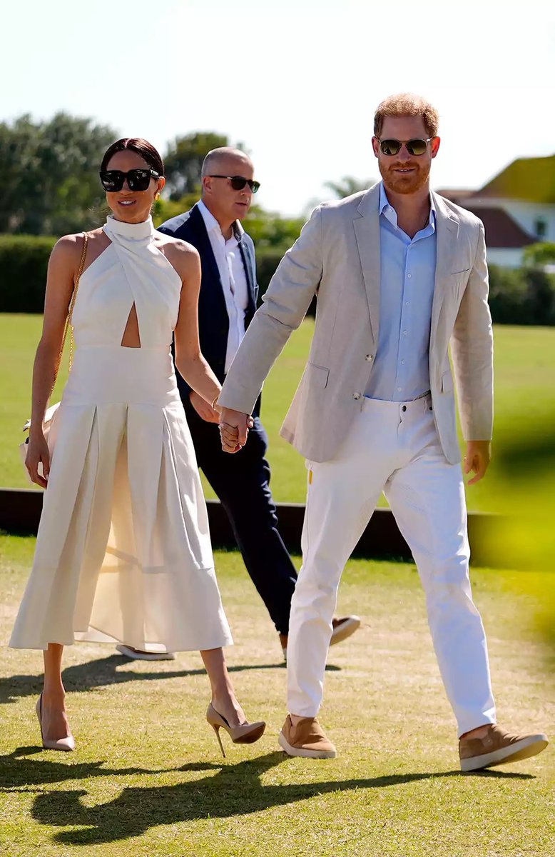 🙇‍♀️🙇‍♀️🙇‍♀️🙇‍♀️🙇‍♀️🙇‍♀️🙇‍♀️🙇‍♀️🙇‍♀️🙇‍♀️🙇‍♀️🎀

Meghan and Harry, The Duke and Duchess of Sussex, living in the present, free to love 💗 

They look STUNNING 😍 

#HarryandMeghan #MiamiPolo