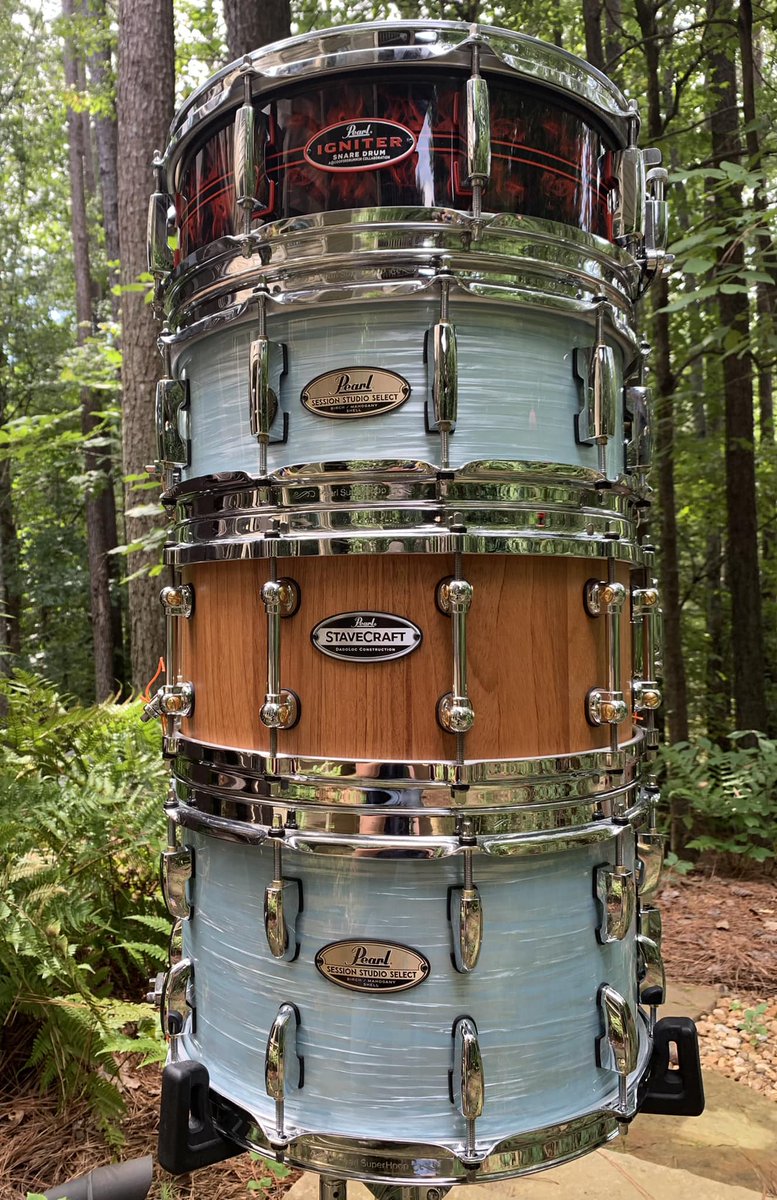 Just some Pearl snare drums out in the wild... 14x5 Igniter 14x5 Session Studio Select 14x6.5 Stavecraft - Makha with Thai Oak Dado-Loc 14x8 Session Studio Select in an Ice Oyster Blue finish pearldrum.com/products/snares 📷Jay Mcgill