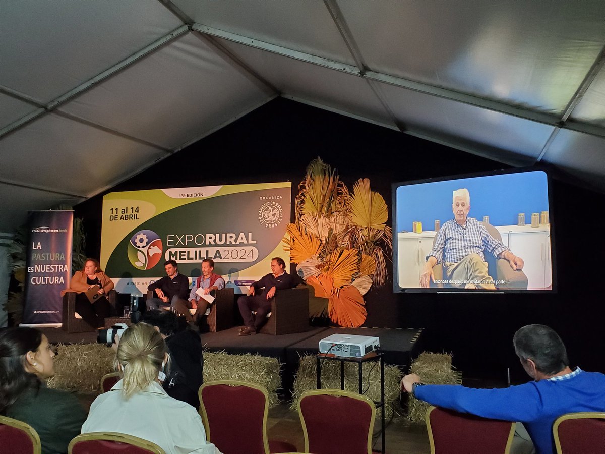 CampoliderRadio's tweet photo. Acompañamos a @PGGWrightson_UY en la celebración de sus 25 años en la @expomelilla. Felicidades de @CampoliderRadio! https://t.co/fUlitpMKeM