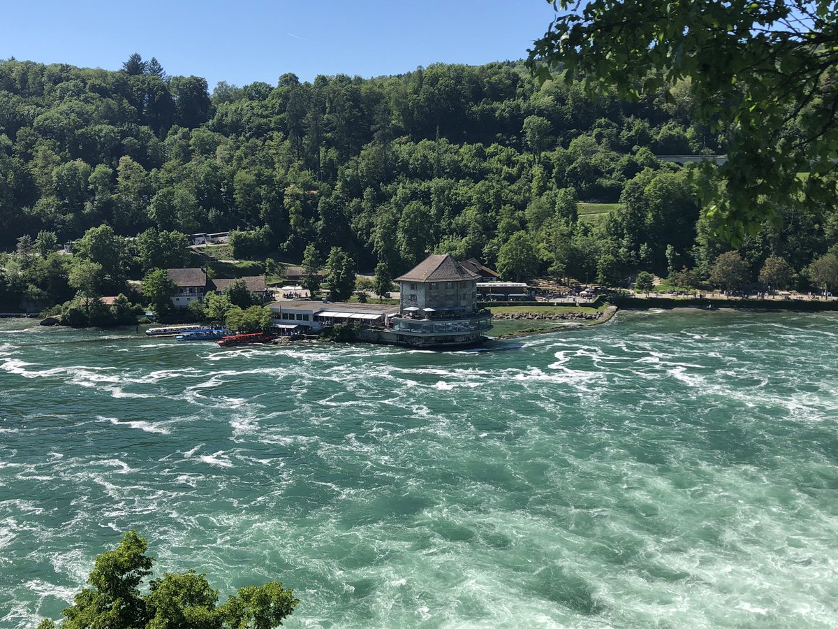 @evrenemeraak Rheinfall her gidişimde büyüleniyorum burada 🫠💙
