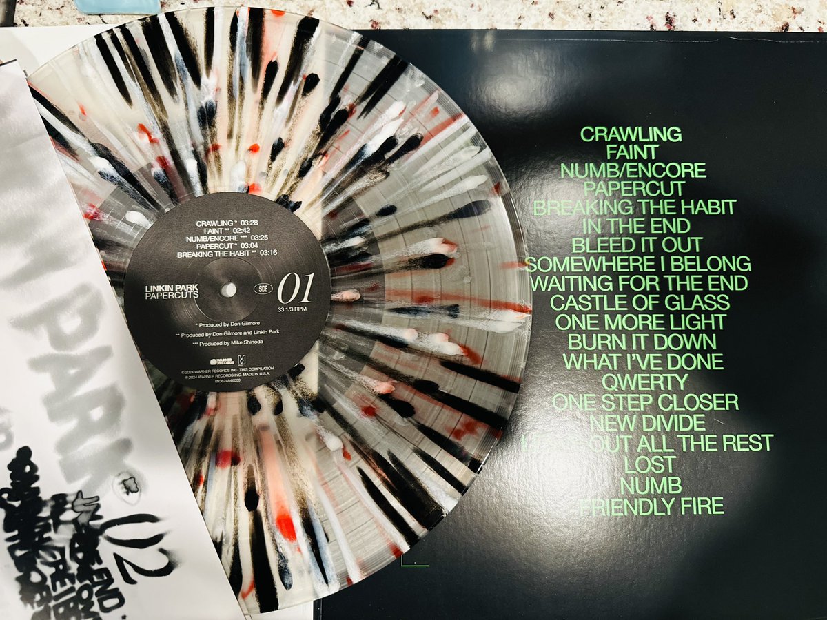 srg0389's tweet photo. @linkinpark @mikeshinoda Did first thing this morning! Happy Release day #Papercuts 🥳💚🙌#QWERTY #LOST #FriendlyFireLP #WaitingfortheEnd https://t.co/0PHjMixVoN