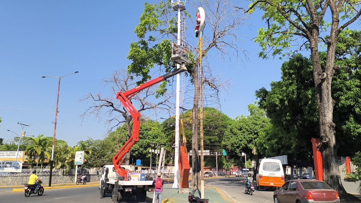 #12Abr ||  La Alcaldesa Sulme Avila junto a su equipo de gobierno continúa impulsando el embellecimiento en nuestro Municipio. La Redoma de la Avenida Miranda se moderniza para el sano esparcimiento del pueblo de Roscio. #VamosPorMás <a href="/sulmeavila/">Sulme Avila</a> ✅