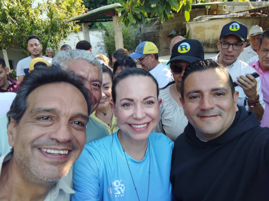 Yandir_PCD's tweet photo. Hoy Nuestros Líderes del @PCD_Venezuela en la actividad del municipio san Sebastián de los reyes estado #Aragua porque estamos comprometidos #ConVzla

#vamosCon @MariaCorinaYA 

@PCD_Venezuela @VenteVenezuela https://t.co/4n2guHCQtT