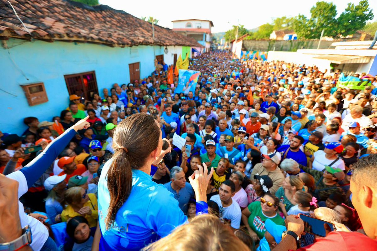Yandir_PCD's tweet photo. Hoy Nuestros Líderes del @PCD_Venezuela en la actividad del municipio san Sebastián de los reyes estado #Aragua porque estamos comprometidos #ConVzla

#vamosCon @MariaCorinaYA 

@PCD_Venezuela @VenteVenezuela https://t.co/4n2guHCQtT