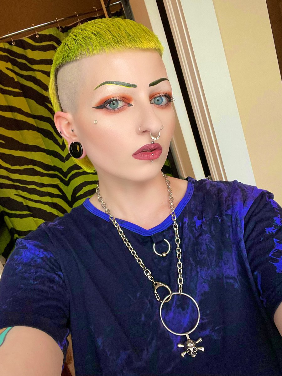 Anyway hi, the past 6 months have been a lot, I’ve been sober from alcohol/hard drugs since December and I just moved downtown with my bf 🌱 I’m feeling brand new tbh