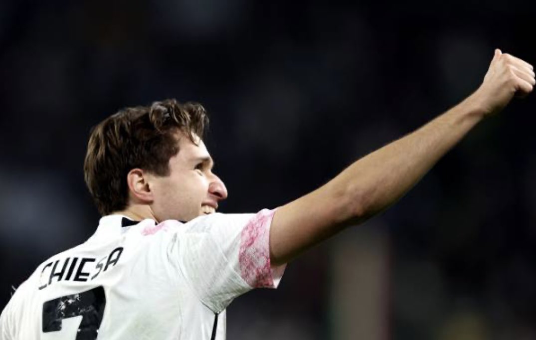 🗣️ “The next few weeks will be decisive for Chiesa and his future with Juventus. His renewal would remain a short term deal until 2026 earning the same salary (€5M). It could be done before the Euros start. A solution that satisfies the player and the club.” (@NicoSchira / YT)
