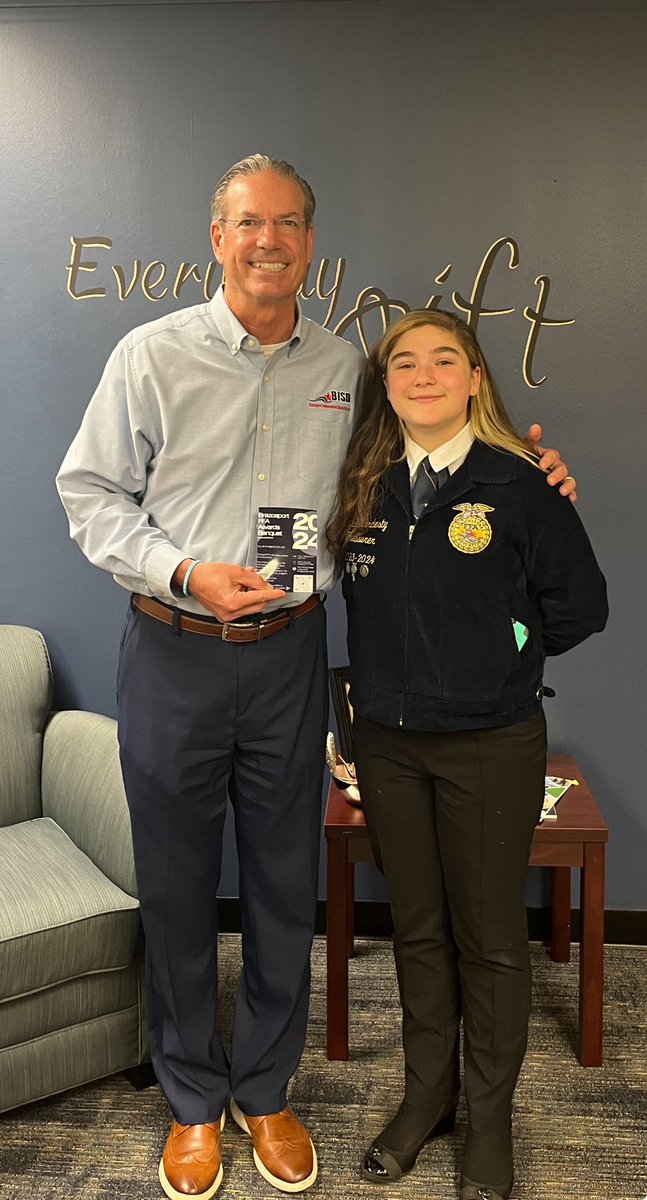 DannyMassey44's tweet image. Thank you @AlwaysExporter Sierra Hardesty for my personal invitation to the FFA Banquet. #DevelopingLeaders