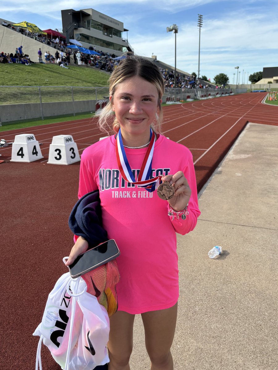 Congrats to Regional Qualifier Zoe Banis on her 3rd place finish in the 800m!!