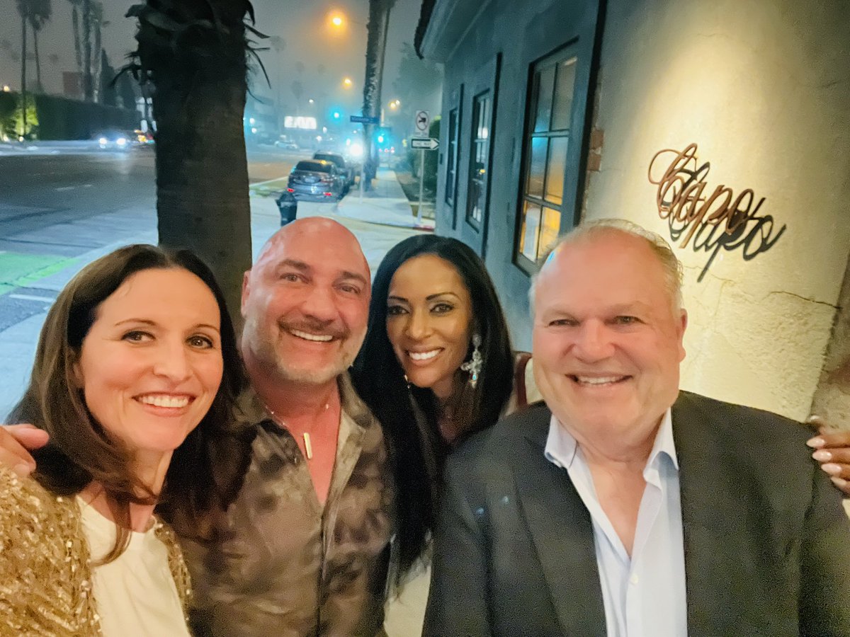 Beautiful dinner with the most beautiful friends and a tonnnn of great wine with the man, the legend #chuckwagner #nicolllewagner @caymuscab @tenisontwins