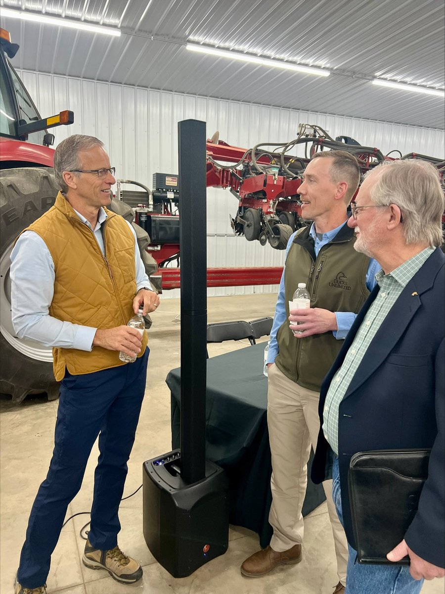 Ducks Unlimited volunteers & staff attended a very productive #FarmBill roundtable with @SenJohnThune & @JohnBoozman in Valley Springs, South Dakota.   We discussed the importance of voluntary conservation partnerships with farmers & ranchers across the country. #DuckPolicy