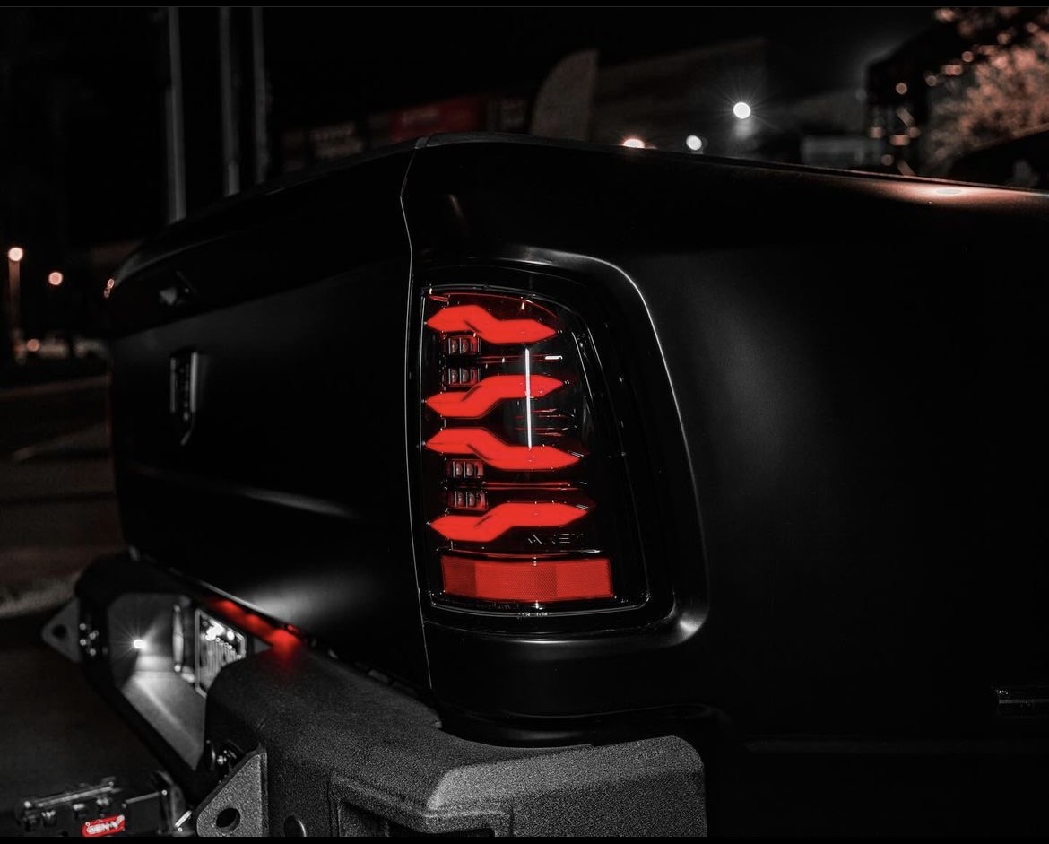 ArmorHammerhead's tweet photo. This truck is a true standout, decked out in Hammerhead Armor and showcasing perfection in every detail! 
📸 : creativecustomsfl @cccustomsbuilds

#hammerheadarmor #stylematters #steelbumper #madeinamerica #SEMA #HHA #standout #featurefriday https://t.co/CP05k1Gd48
