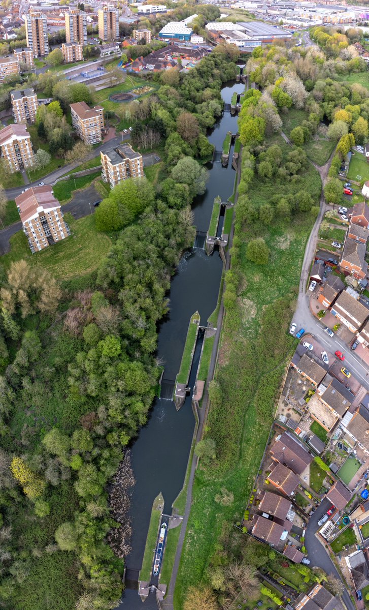 #DelphLocks on #DudleyNo1Canal earlier tonight. #BoatsThatTweet #LifesBetterByWater #KeepCanalsAlive #SaveOurCanals #Dudley #WestMidlands #BrierleyHill #CanalLocks #Towpath #CanalPubs moonsh.in