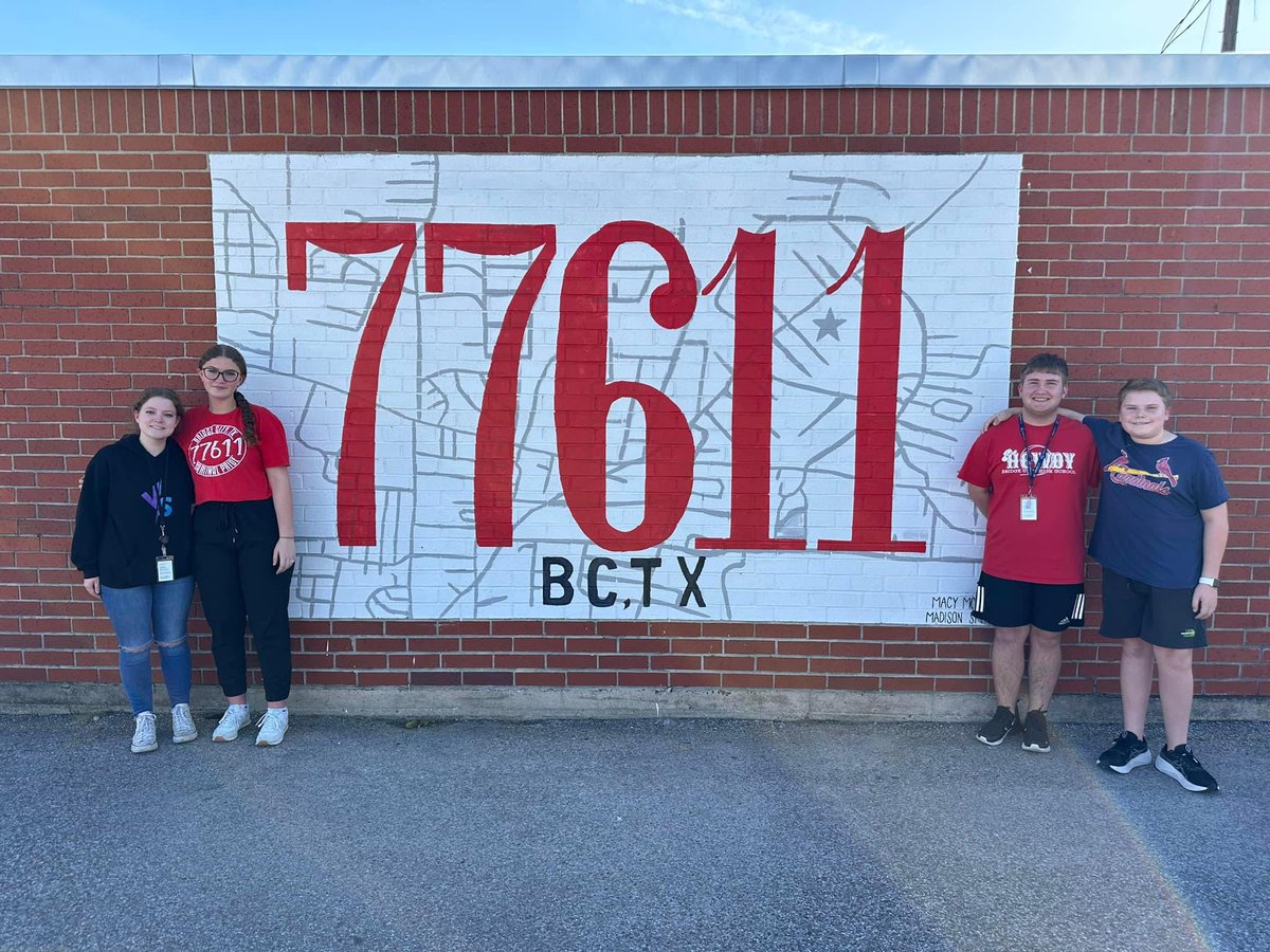 Congratulations to the 2024-2025 Drum Majors!!!

Seniors: Mallory Bailey, Gracin Weldon
Junior: Emily Jones
Sophomore: Evan Hull