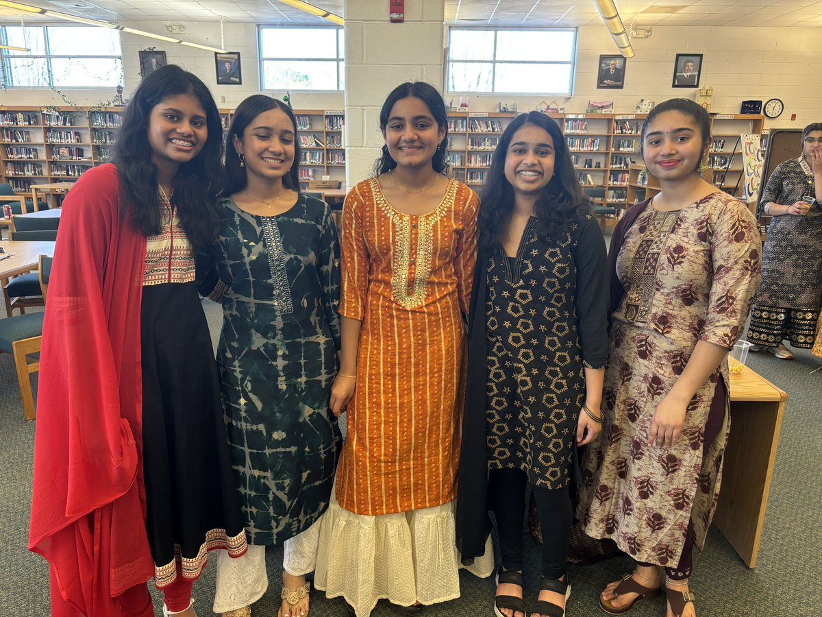 nwhs_media's tweet image. Culture Day concluded with Garba Night! #govikes #GCSLibrariesEngage
