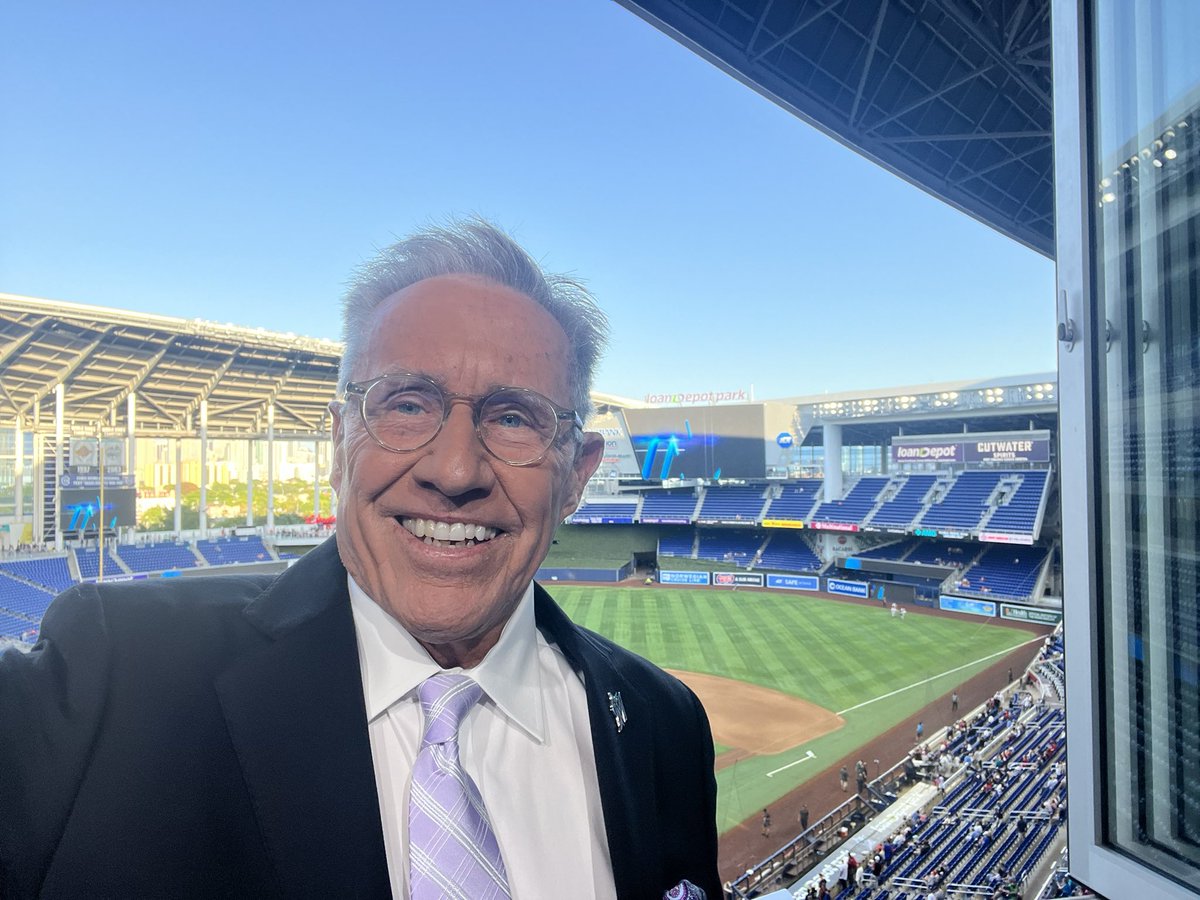 THUT14's tweet photo. Gorgeous night here at loanDepot Park for Braves vs Marlins with @SeverinoMLB on @BallyMarlins #roofopen https://t.co/jouPbCFz2v