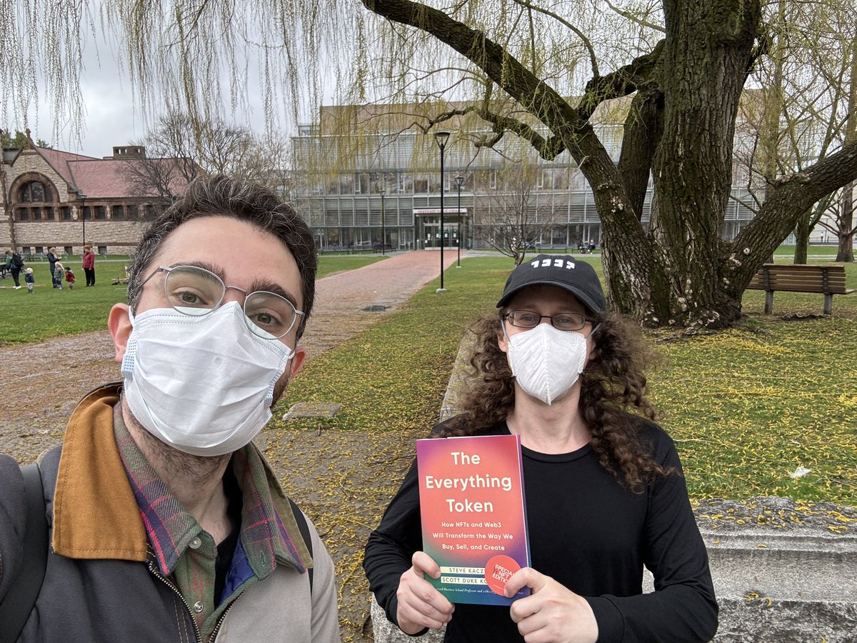 had a great catch up walk with @skominers who wrote an amazing new book that you should read — and received the best message in my copy here 🥰 for the OGs, expect a new article from this dynamic duo soon! 🤫