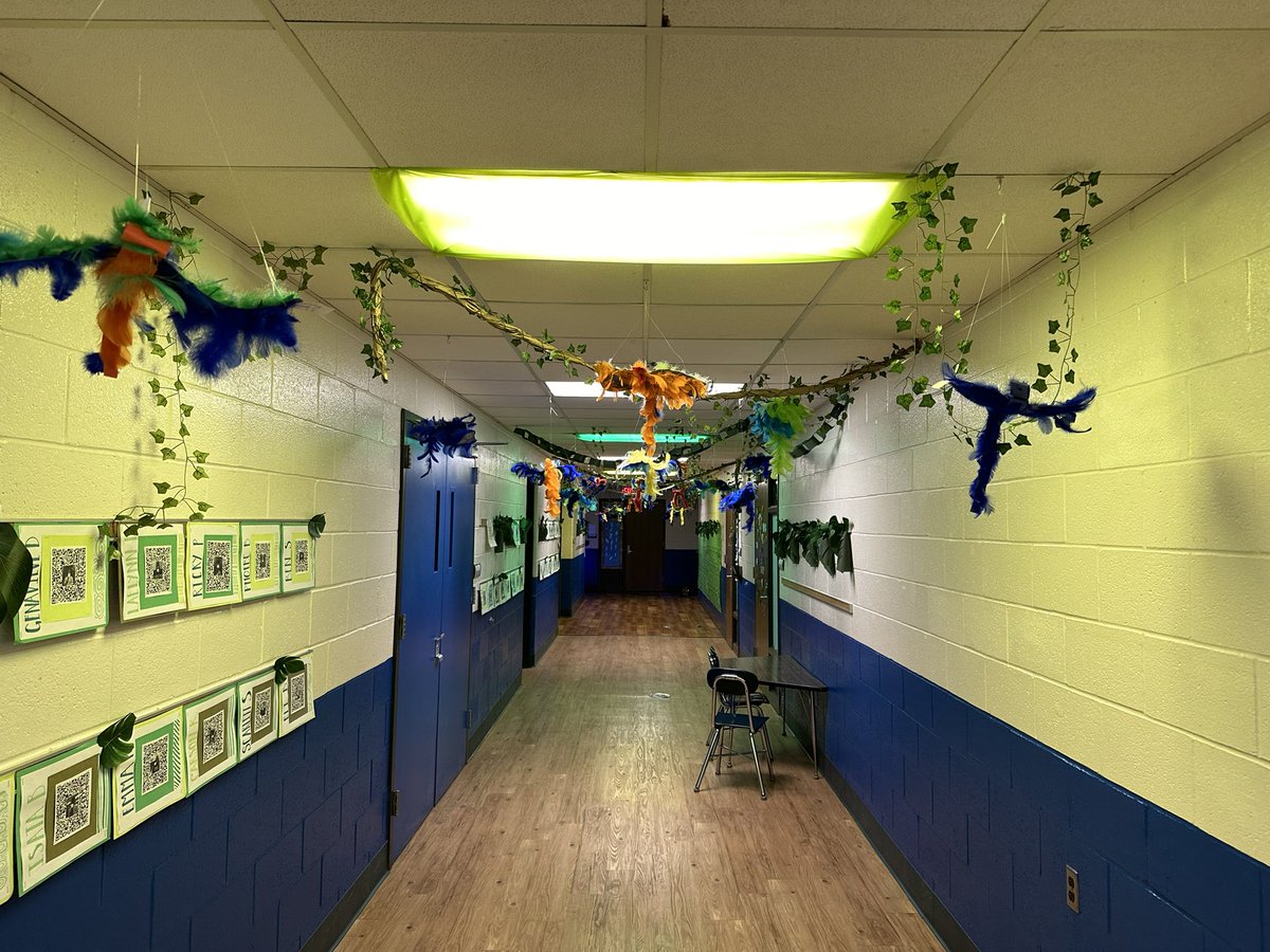 HuntingtonArt1's tweet photo. Wild About the Arts Night 2024 🦒🦓🌿🦜🎨🎶 @BCSDHuntington @BrunswickCSD #finearts #jobd #crosscurricularcollaboration #artmatters #hardwork #artshow #musicperformances #specialsteam #dreamteam https://t.co/yENaJMNgk9